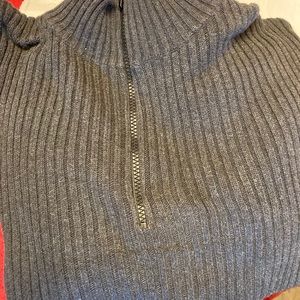 Men’s Grey quarter zip sweater. Old Navy